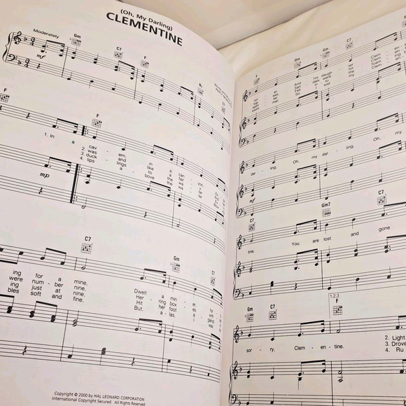 100 Kids Songs Music Book Piano Vocal Guitar Chords Classic Traditional Children - Picture 5 of 6